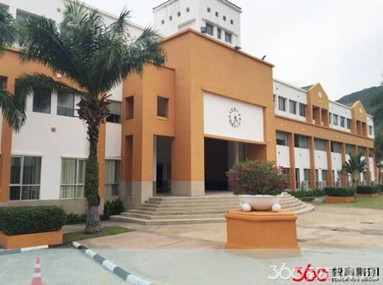 斯坦佛国际大学在泰国有两个校区,曼谷校区以英文教学为主,华欣校区