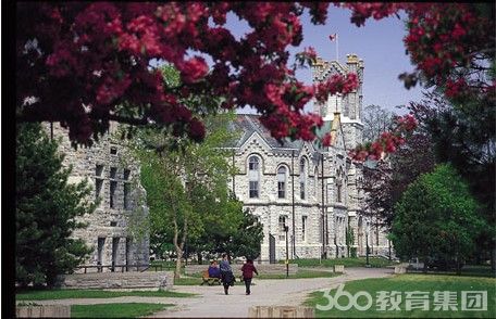 我正念初中，想在加拿大学习。 