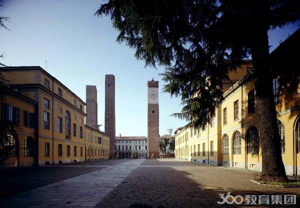 两所建于十七世纪,直属教育部可自行授予学分的菁英学院:伯洛密奥学院