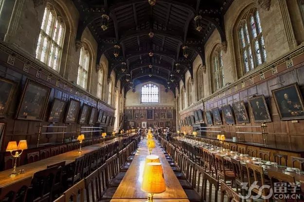 你至少可以到这些大学的dininghall去体验一下在hogwarts是种什么feel