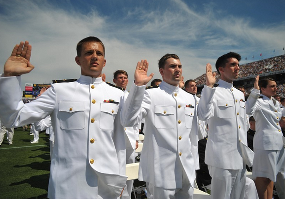 美国海军军官学校责任荣誉忠诚