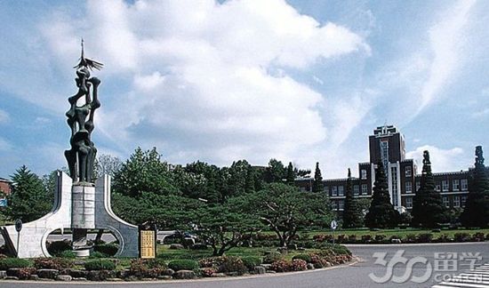 韩国全南大学算名牌大学吗答:全南大学在2009年韩国国立大学中排名第