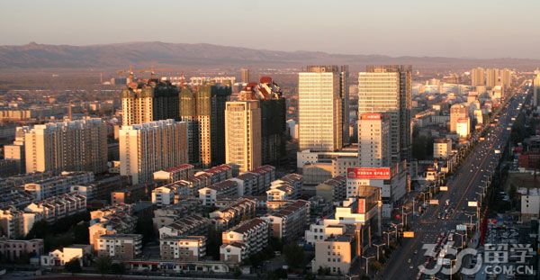 新城区位于内蒙古首府呼和浩特市的东北部.
