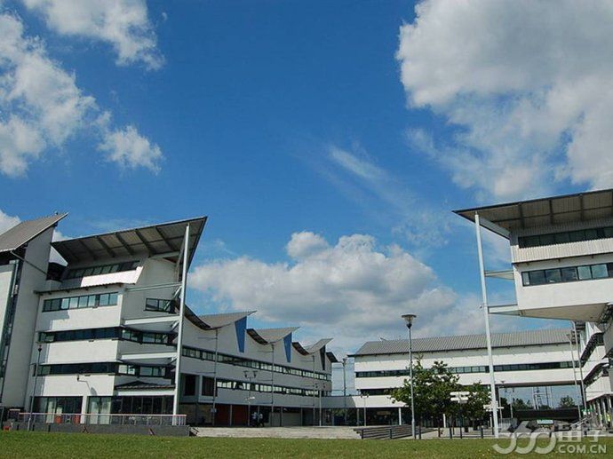 英国创意艺术大学与东伦敦大学哪个好