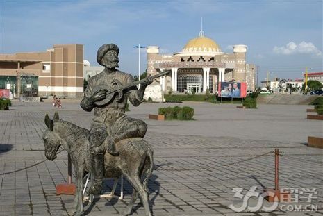 莎车县隶属于新疆省喀什地区,地处新疆西南边陲,昆仑山北麓