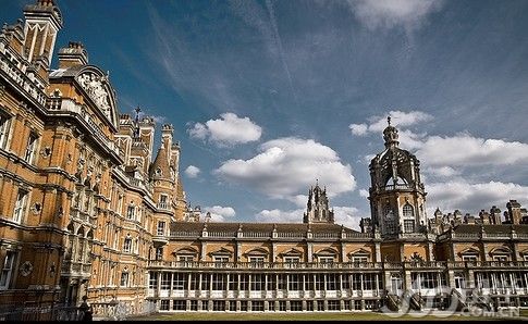 伦敦大学皇家霍洛威学院与温切斯特大学哪个好