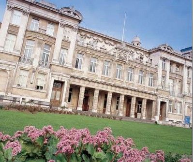 伦敦玛丽女王大学与伦敦大学金史密斯学院哪个