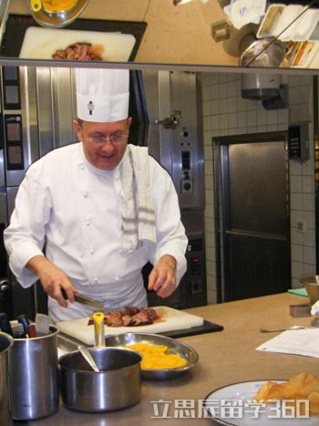 世界最负盛名的烹饪学校之一—法国蓝带烹饪学院(le cordon bleu)