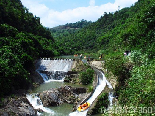 信宜市,古称窦州或南扶州,广东省茂名市代管县级市,位于广东省西南部,茂名市北部,东与阳春市相接、南与高州市交界,西同广西壮族自治区北流市、容县、岑溪毗邻,北与罗定市接壤,全市总面积3101.7平方公里,下辖19个镇(街道办)384个村居委会,市政府驻东镇街道办。2010年户籍人口140万,有旅居海外华侨、港澳台同胞53万多人,是广东重点侨乡、粤西最大的侨乡。境内道路交通网络发达,207国道、省道352线以及洛湛铁路越境而过。 互联网留学领跑者-留学360非常看重信宜市新西兰留学市场,现招收信宜市